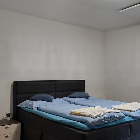 Pascal Apartment *